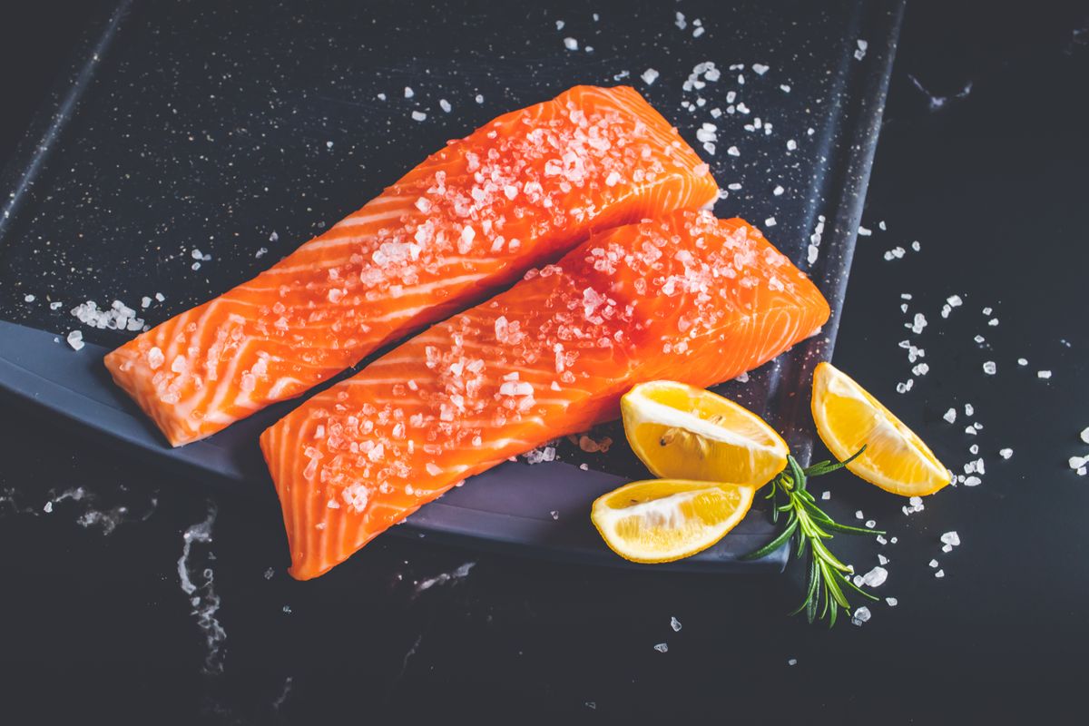 Salmon fillets with lemon and rosemary